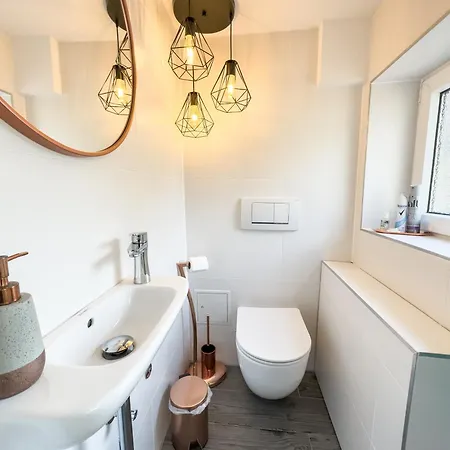 Souterrain Apartment Mit Eigenem Eingang Und Terasse Sarstedt Exterior foto