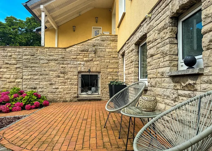 Souterrain Apartment Mit Eigenem Eingang Und Terasse