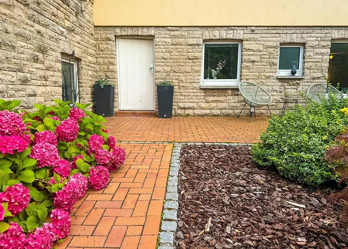 Souterrain Apartment Mit Eigenem Eingang Und Terasse