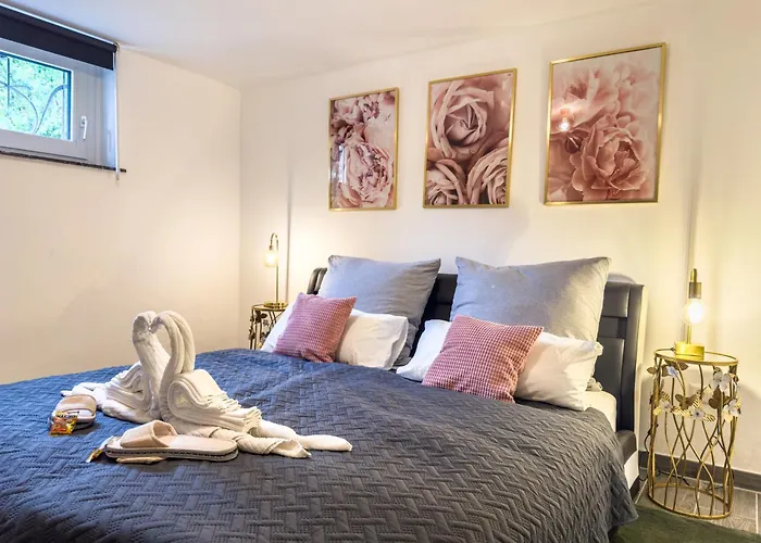Souterrain Apartment Mit Eigenem Eingang Und Terasse