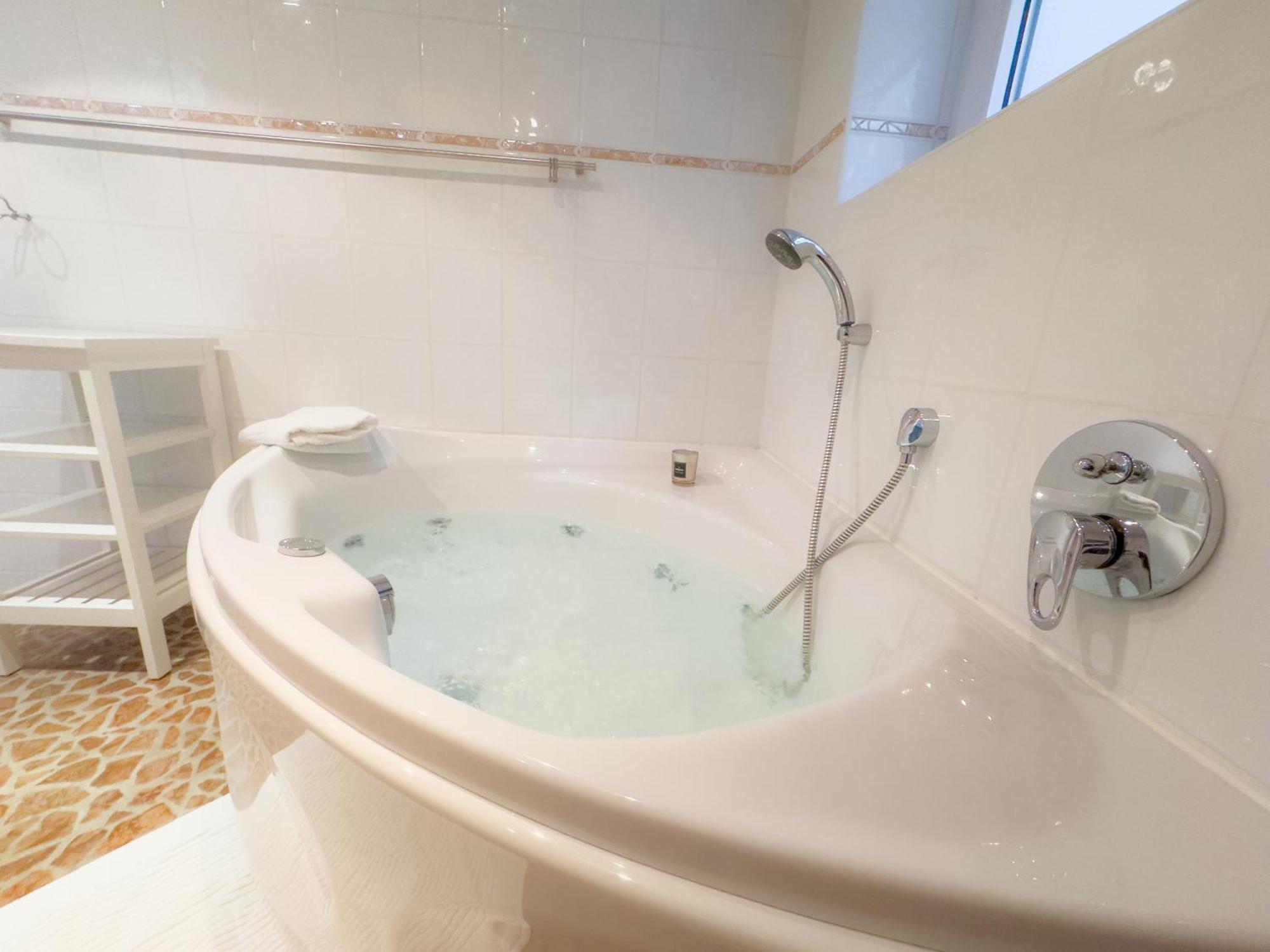 Apartment Souterrain Mit Eigenem Eingang Und Terasse Sarstedt