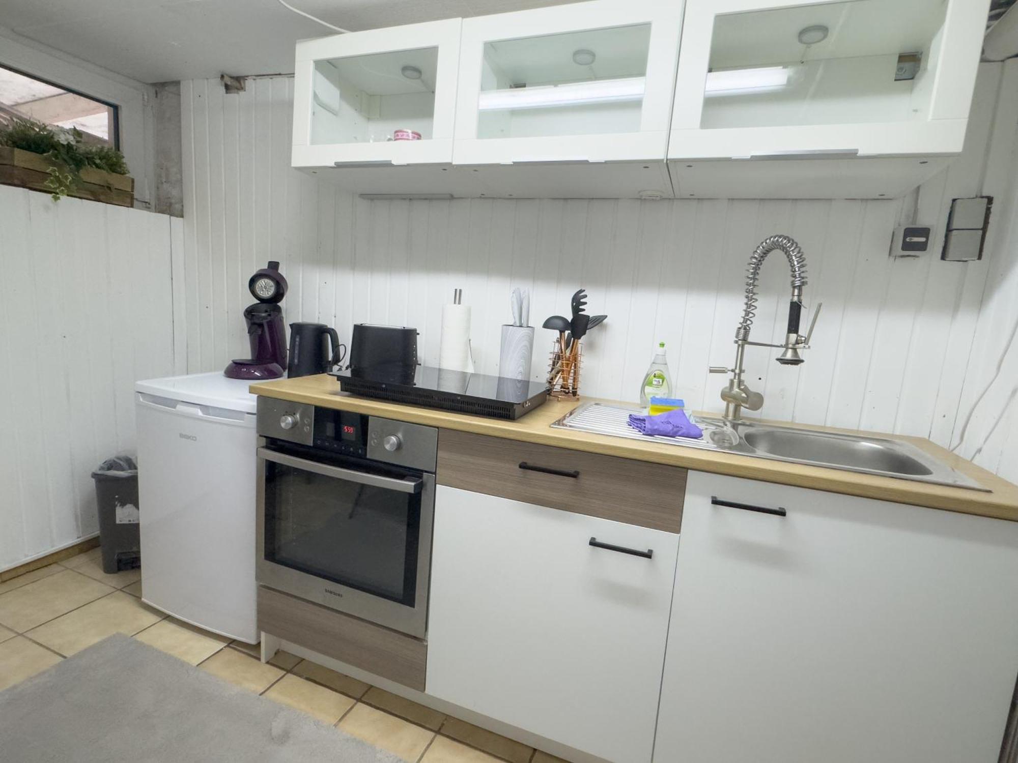Souterrain Mit Eigenem Eingang Und Terasse Apartment Sarstedt