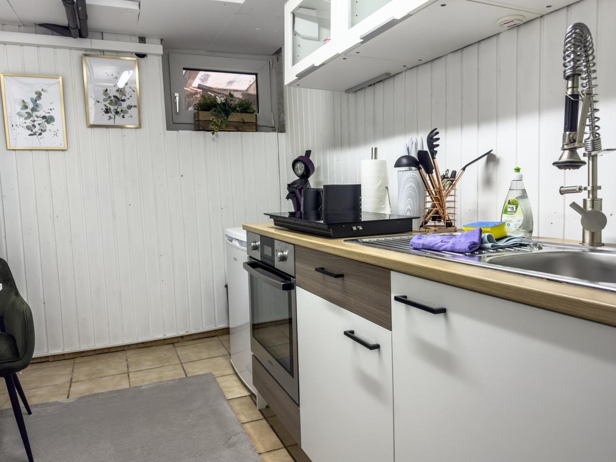 Souterrain Mit Eigenem Eingang Und Terasse Apartment